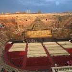 Arena di Verona innen vor der Opernaufführung