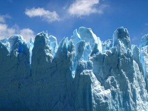 faszinierende Blautöne im Gletscher