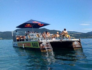 "Sail in", das chill-out Floß auf dem Attersee