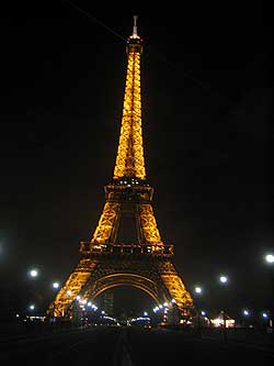 Paris: Eiffelturm bei Nacht