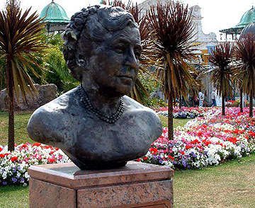 Agatha Christie Büste in Torquay