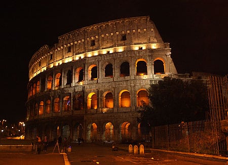 Kolosseum bei Nacht