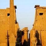 Eingang zum Luxor Tempel mit Obelisk