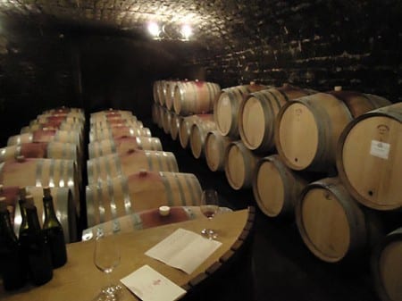 Weinkeller im Burgund zur Degustation
