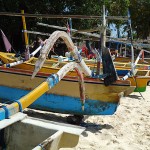 pittoreske Fischerboote am Strand auf Bali