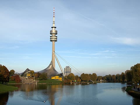 Olympiapark München mit Olympiaturm