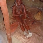 ungewöhnliche Körperpflege der Himba Frauen