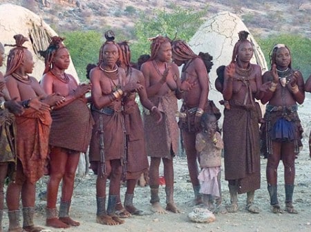 Himba beim Tanz