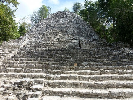 Cobá: La Iglesia Pyramide