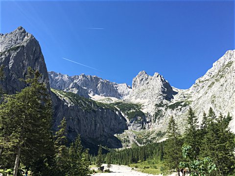 Höllental mit Blick auf die Zugspitze