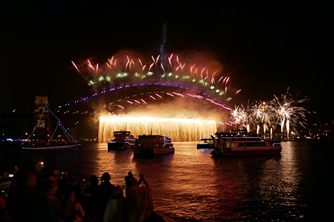 Silvester Feuerwerk an der Sydney Harbour Bridge